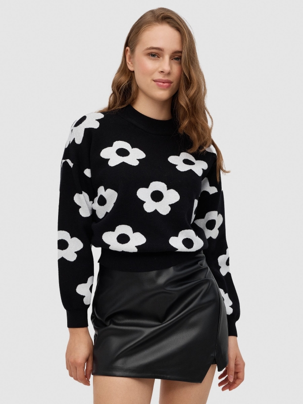 Flower crop print sweater black middle front view