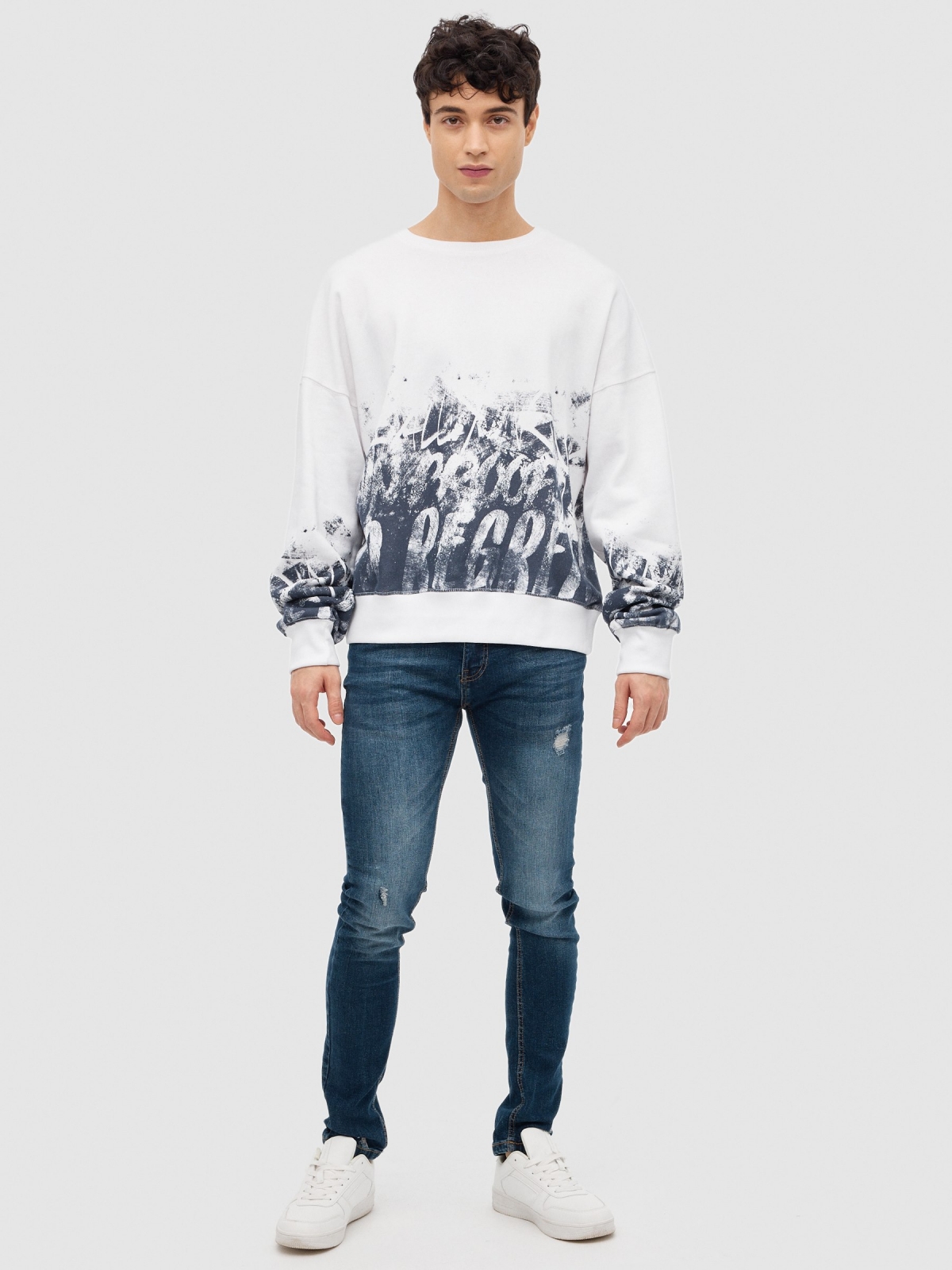 Sweatshirt com print graffiti branco vista geral frontal
