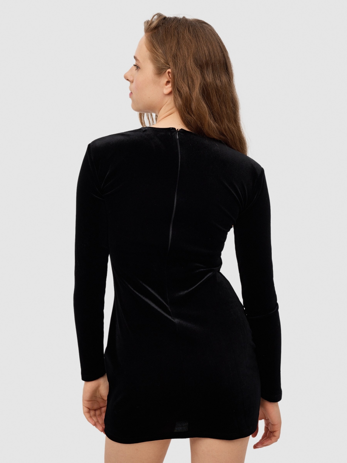 Mini vestido de veludo com nó preto vista meia traseira