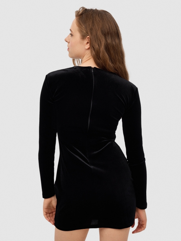 Mini vestido de veludo com nó preto vista meia traseira