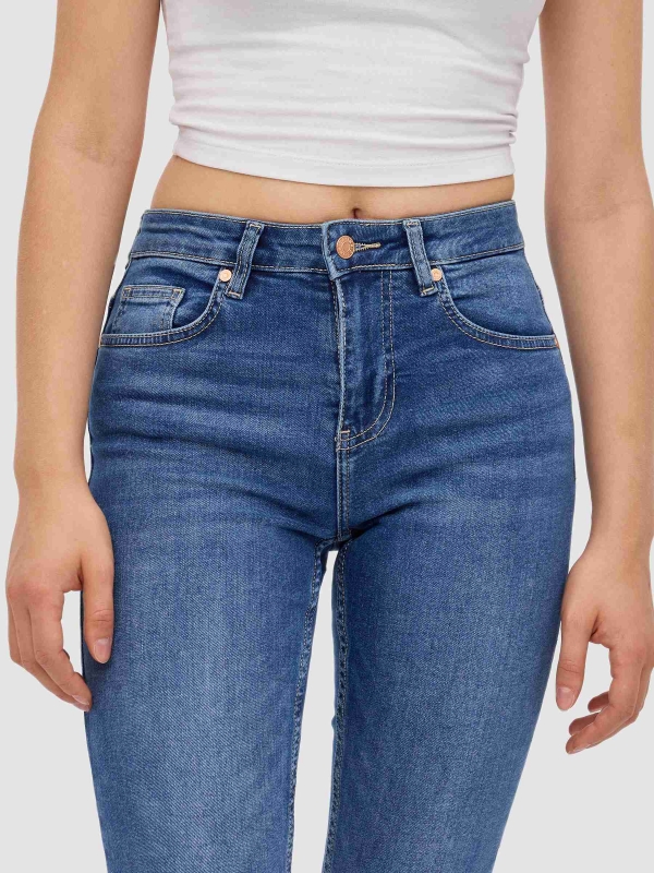 Jeans skinny denim tiro medio azul vista detalle