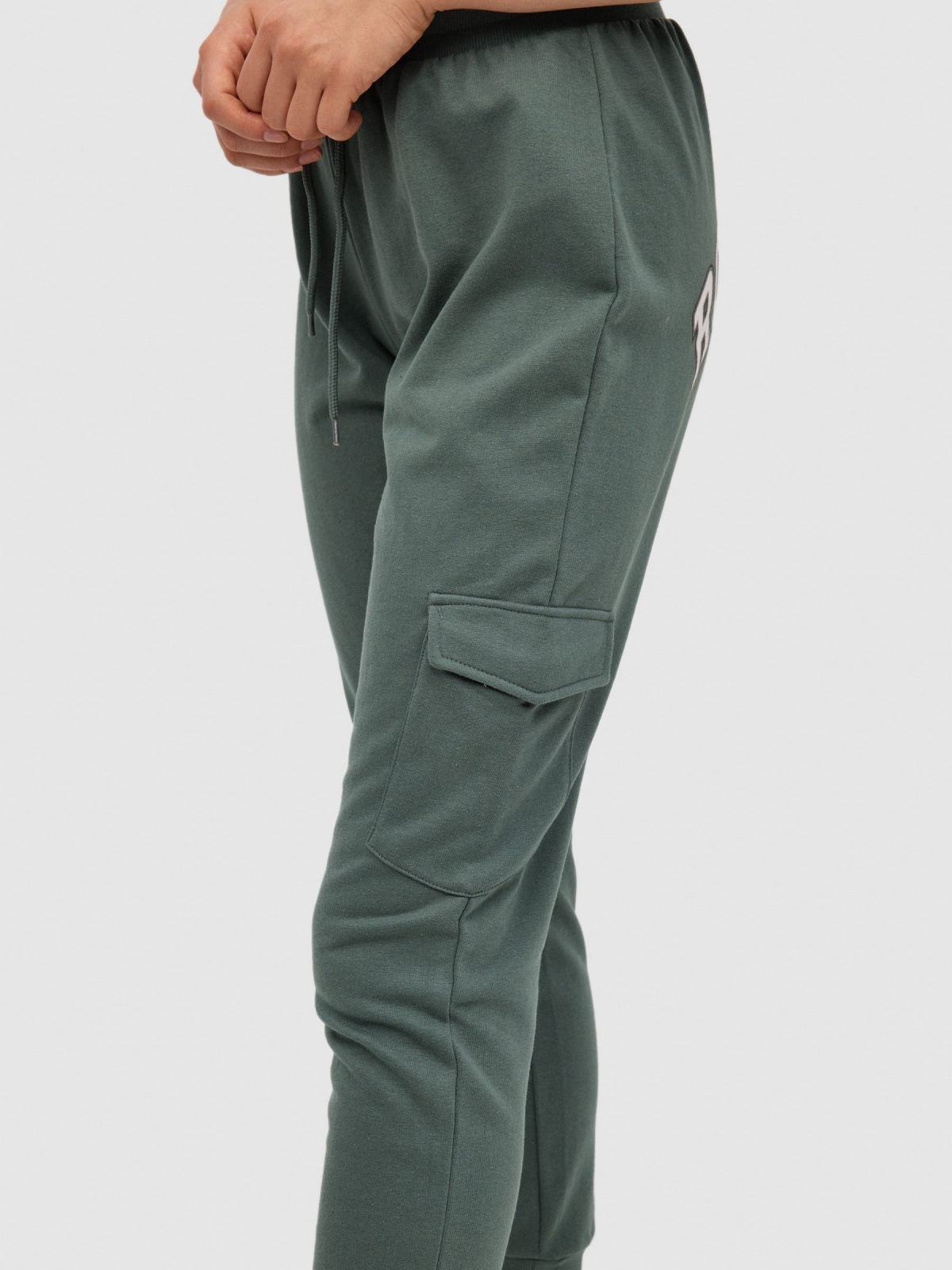 Pantalón jogger Rogaland verde grisáceo vista detalle