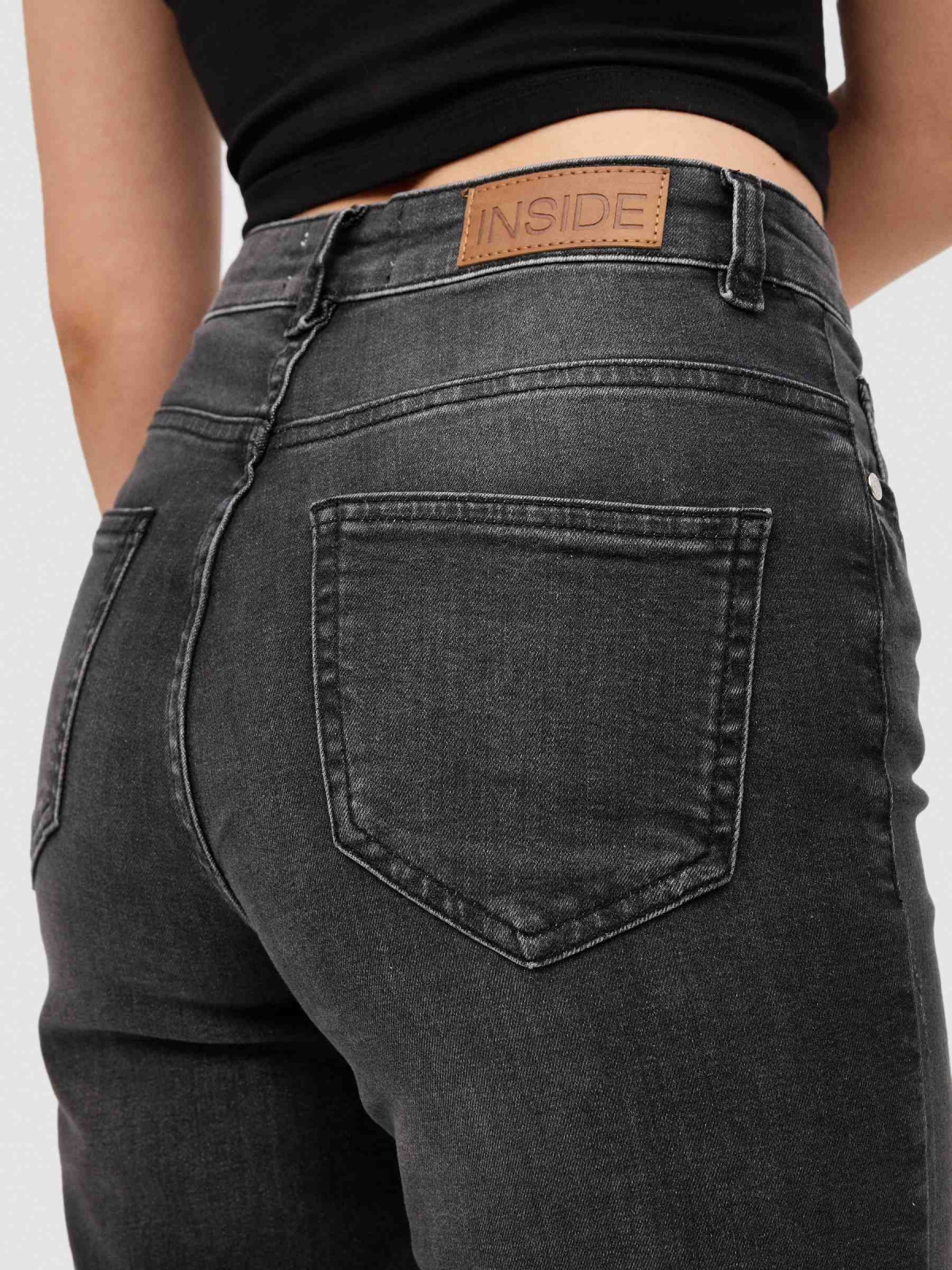 Basic mom slim jeans hihg rise black detail view