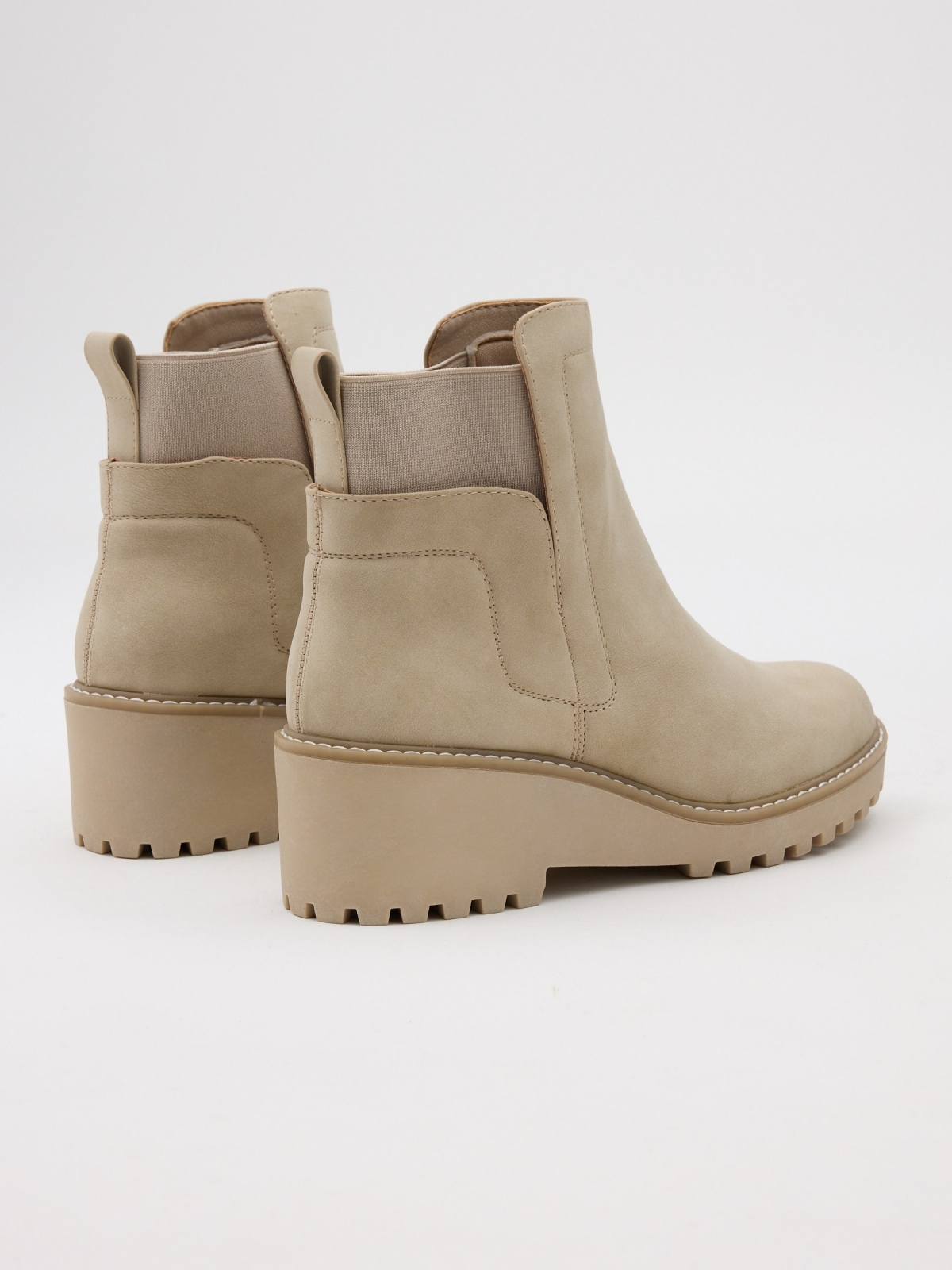 Wedge and elastic boots beige 45º back view