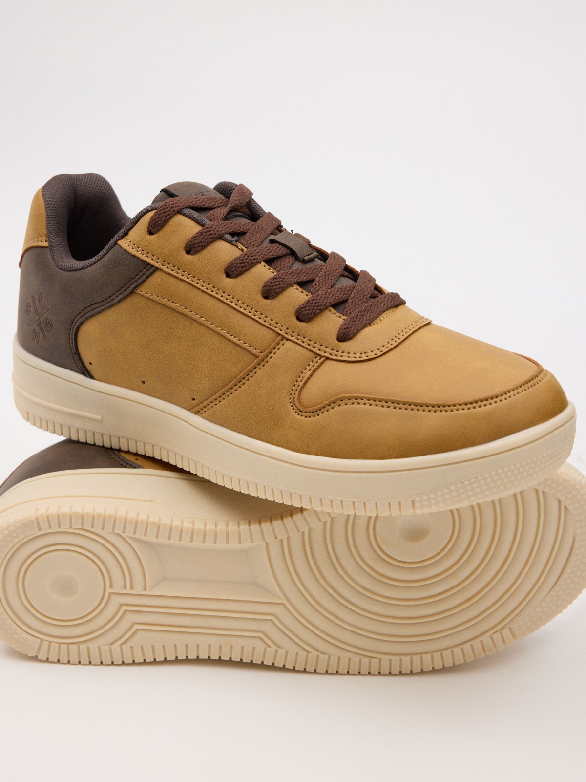 Basic casual combined sneaker brown detail view