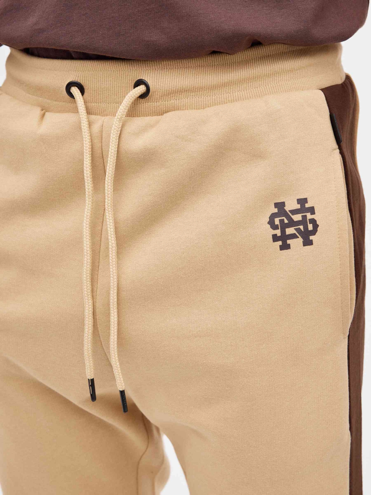 Jogger pants SN beige detail view