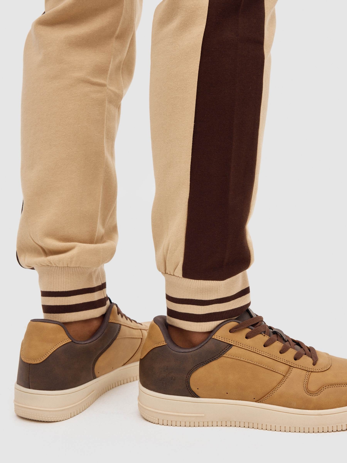 Jogger pants SN beige detail view