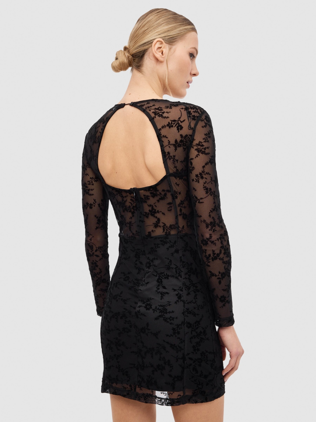 Mini vestido de veludo com espartilho preto vista meia traseira