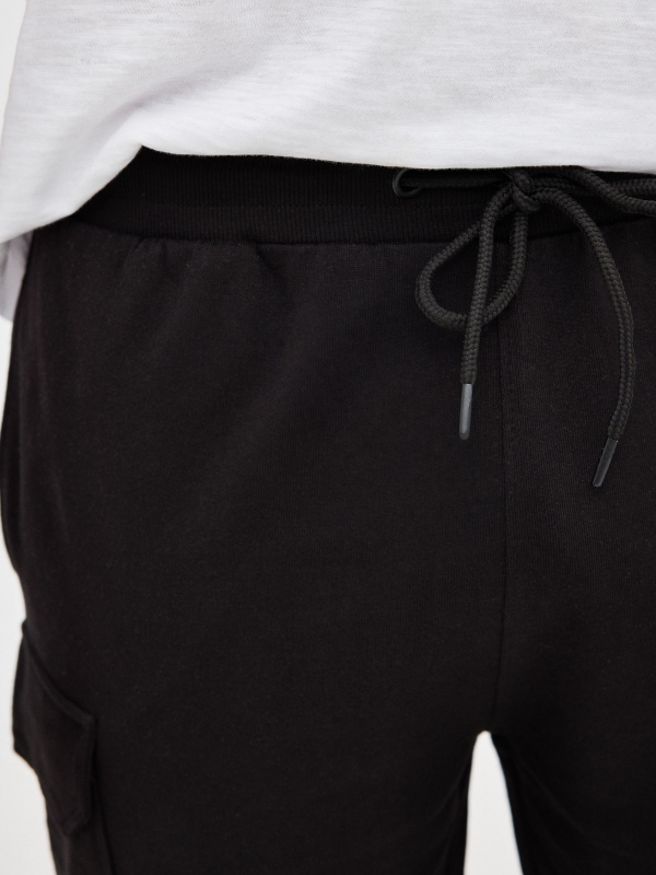 Bermuda cargo jogger shorts black detail view