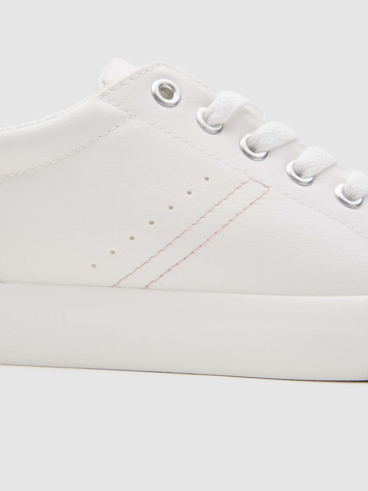 Basic Casual Sneaker off white detail view