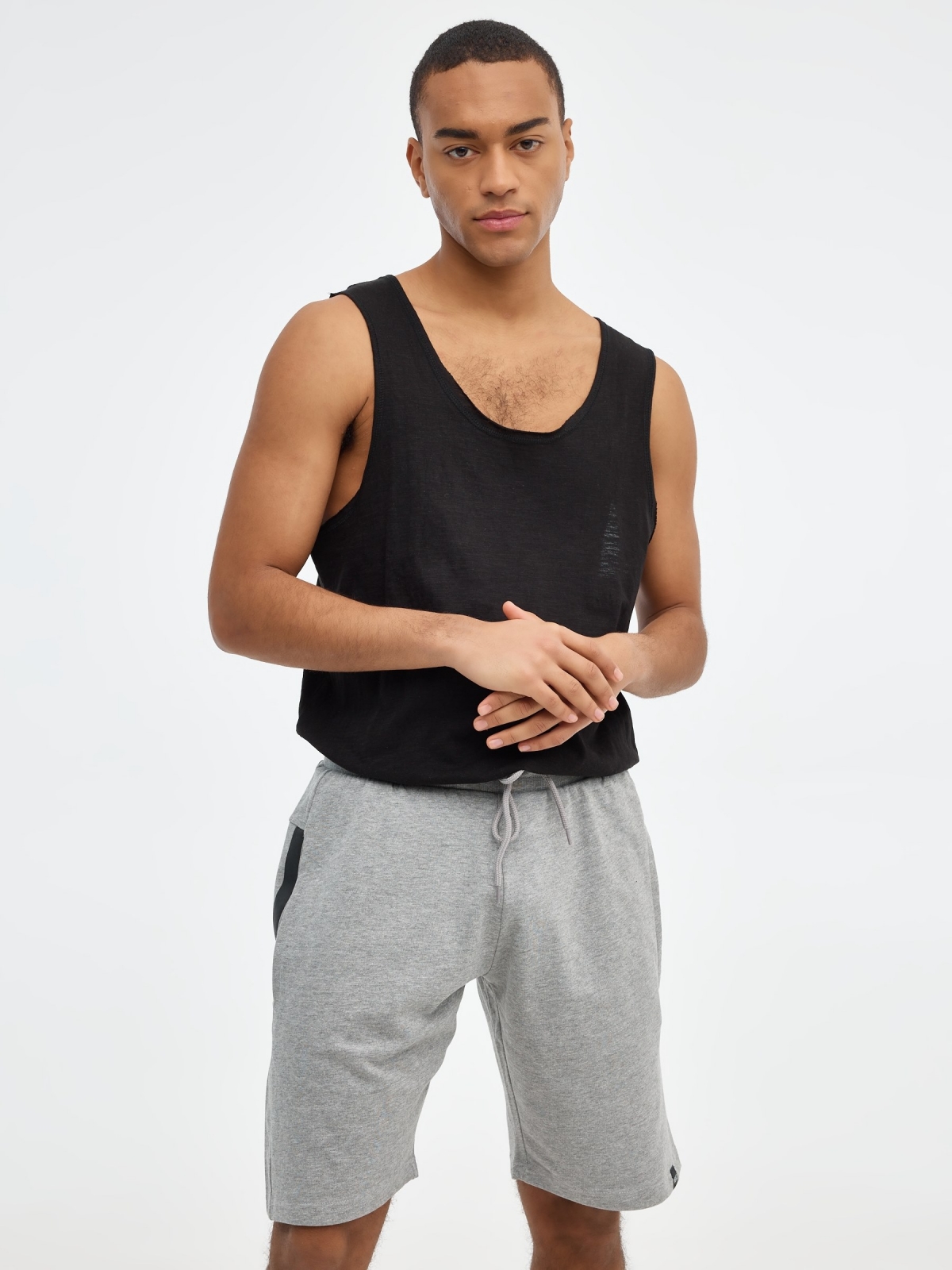 Basic sports shorts grey middle front view