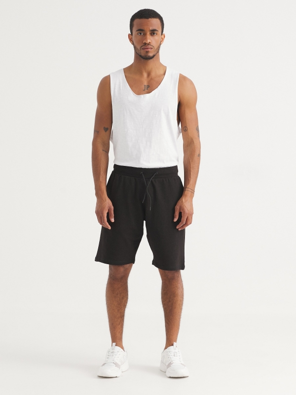 Basic jogger bermuda shorts black front view