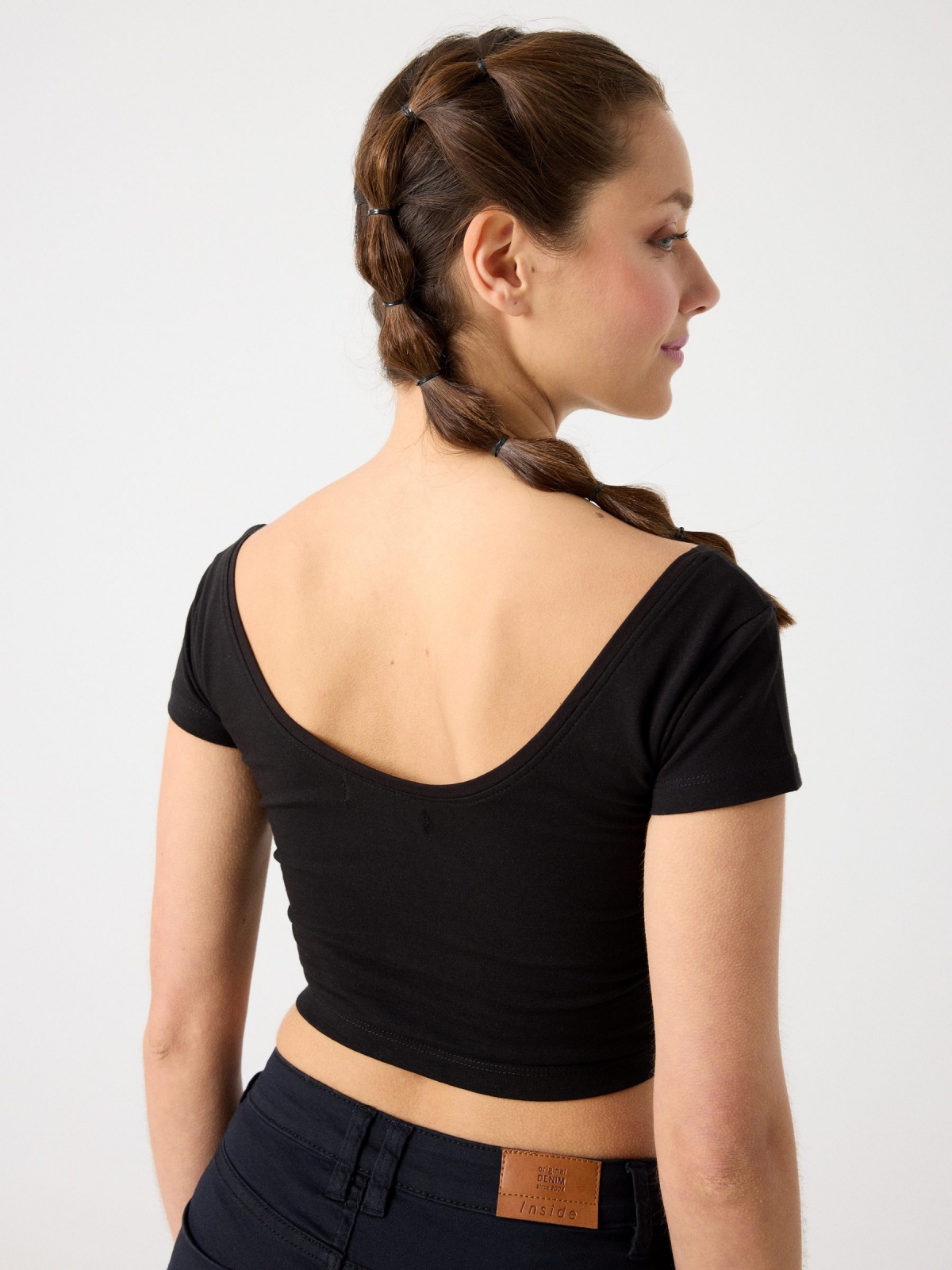 Basic cropped t-shirt black middle back view