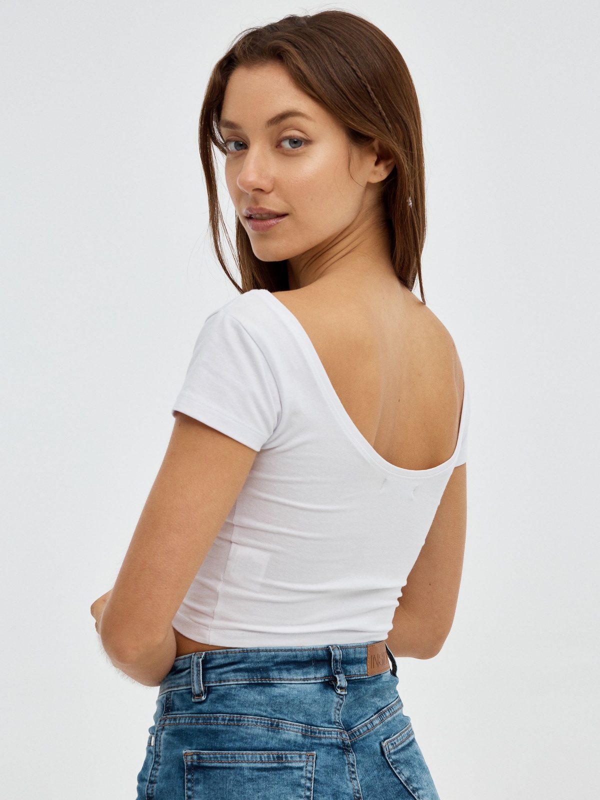 T-shirt curta básica branco vista meia traseira