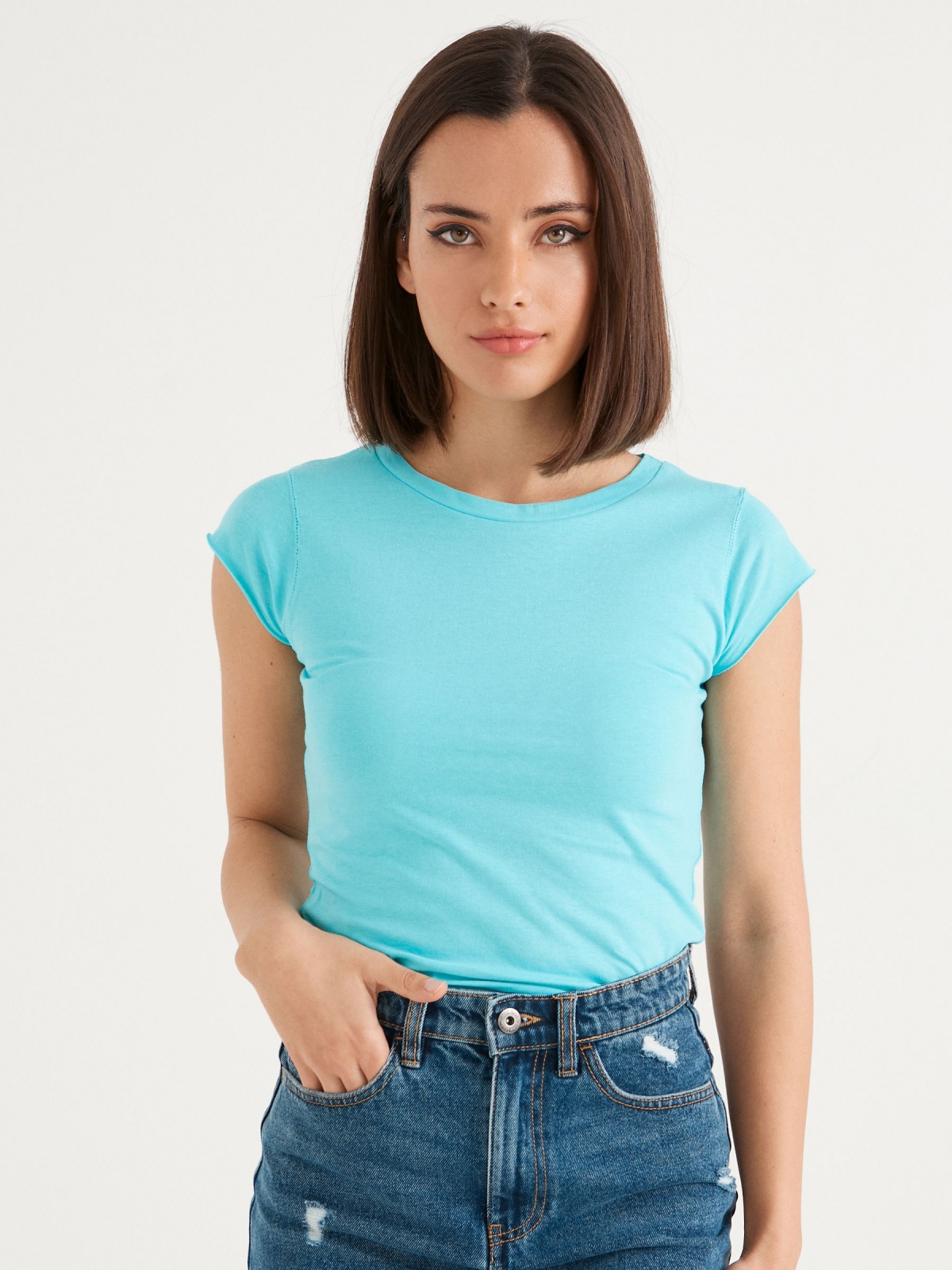 T-shirt básica de gola redonda azul claro vista meia frontal