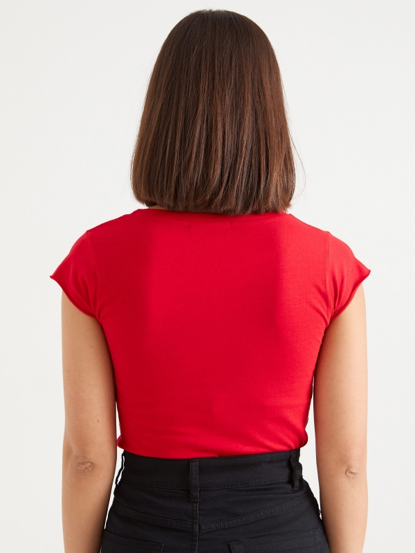 T-shirt básica de gola redonda vermelho vista meia traseira