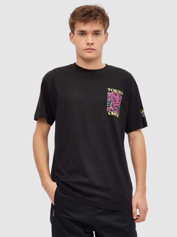 T-shirt dragão japonês preto vista meia frontal