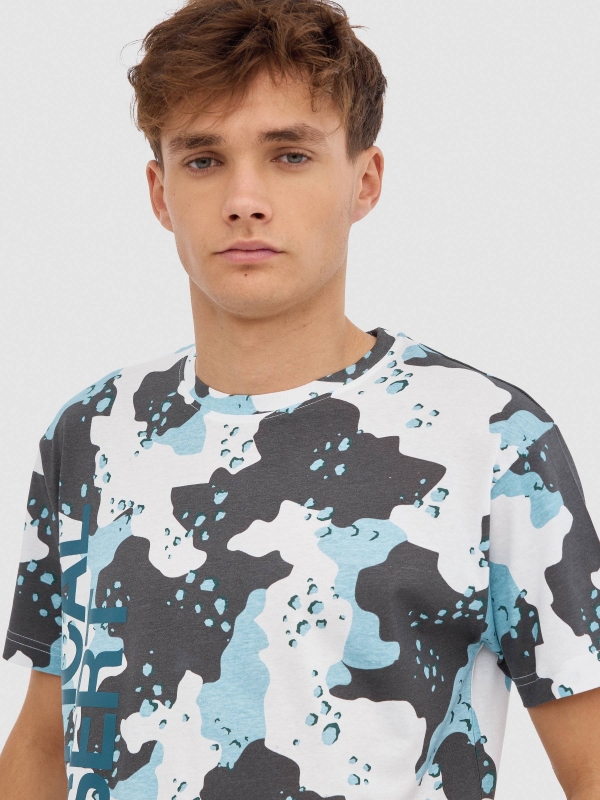 Tropical camouflage t-shirt white detail view