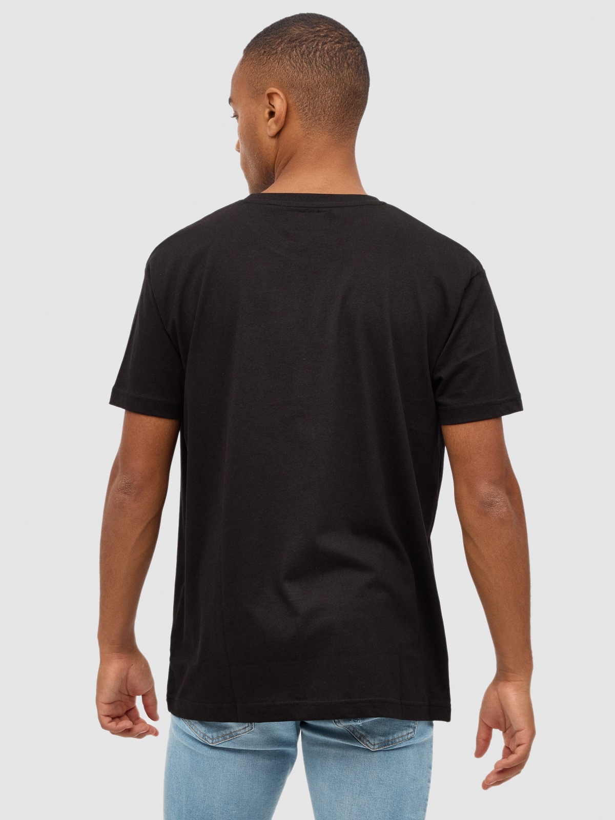 Camiseta urban calavera negro vista media trasera