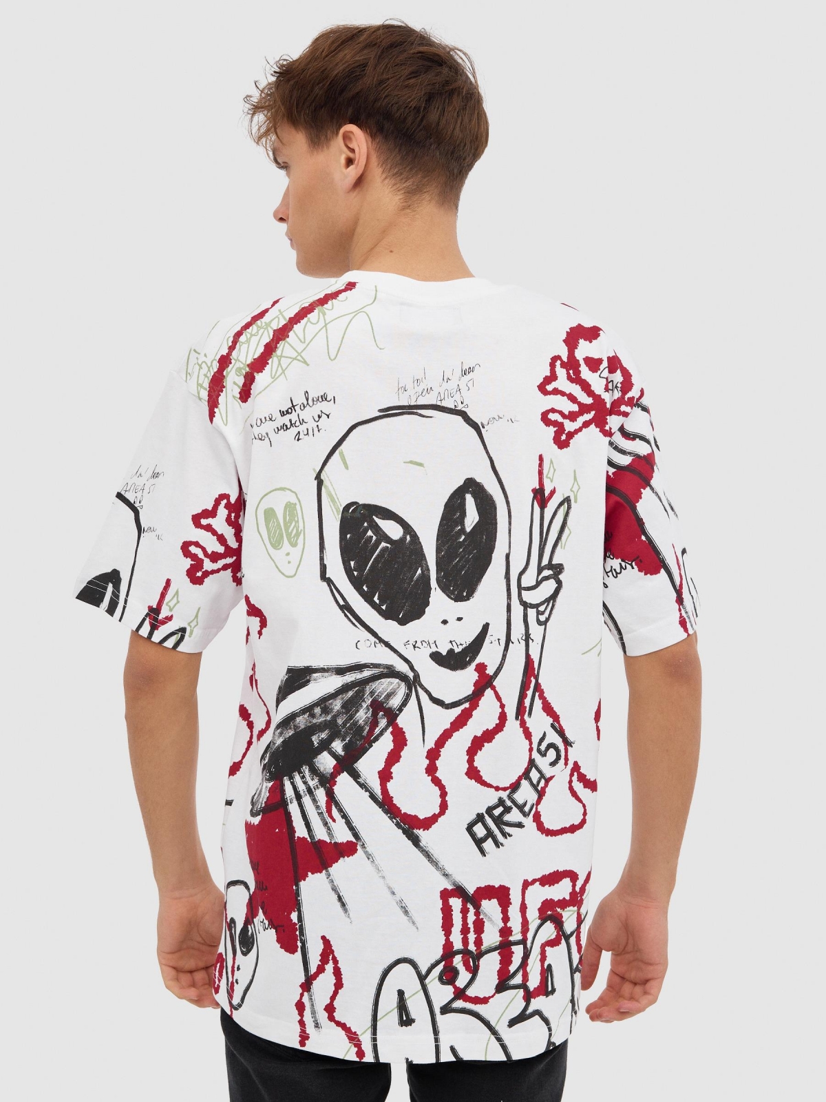 T-shirt com graffiti de extraterrestres branco vista meia traseira