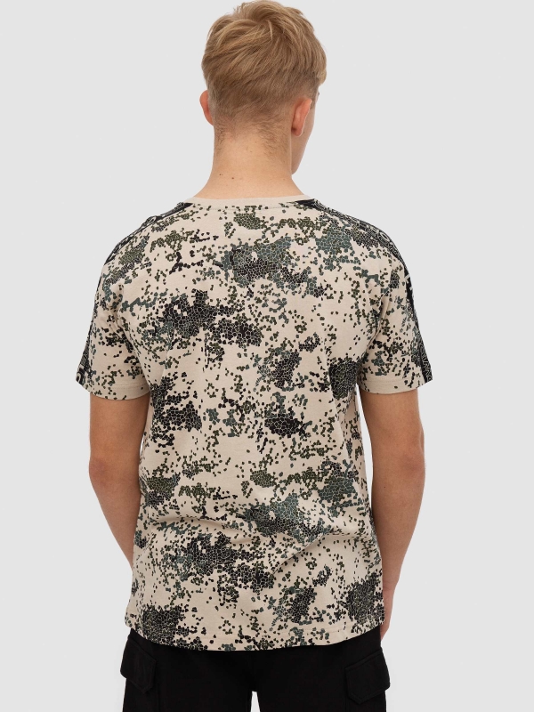 Camouflage T-shirt taupe middle back view