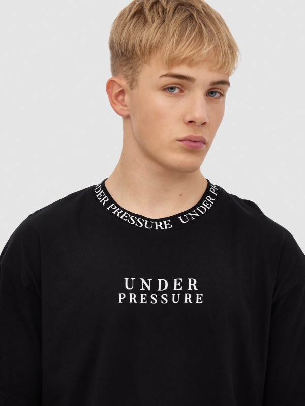 T-shirt "Under pressure" preto vista detalhe