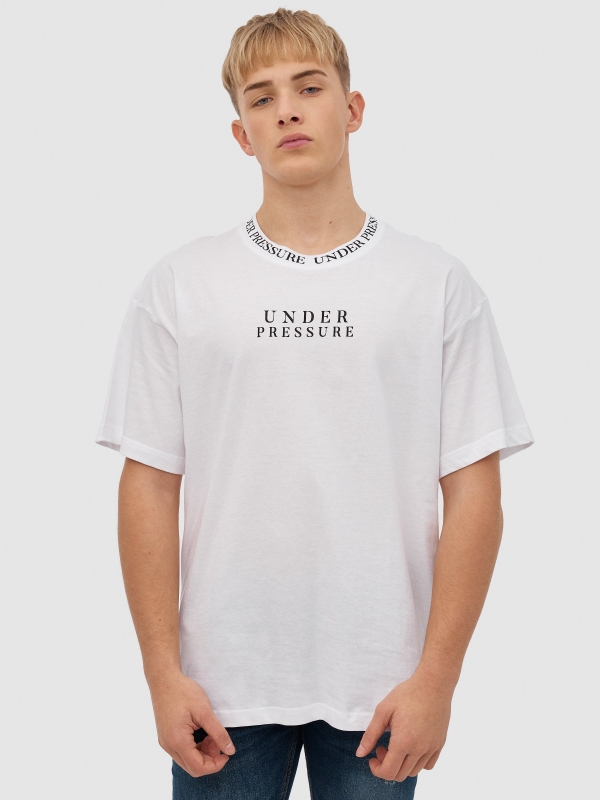 T-shirt "Under pressure" branco vista meia frontal