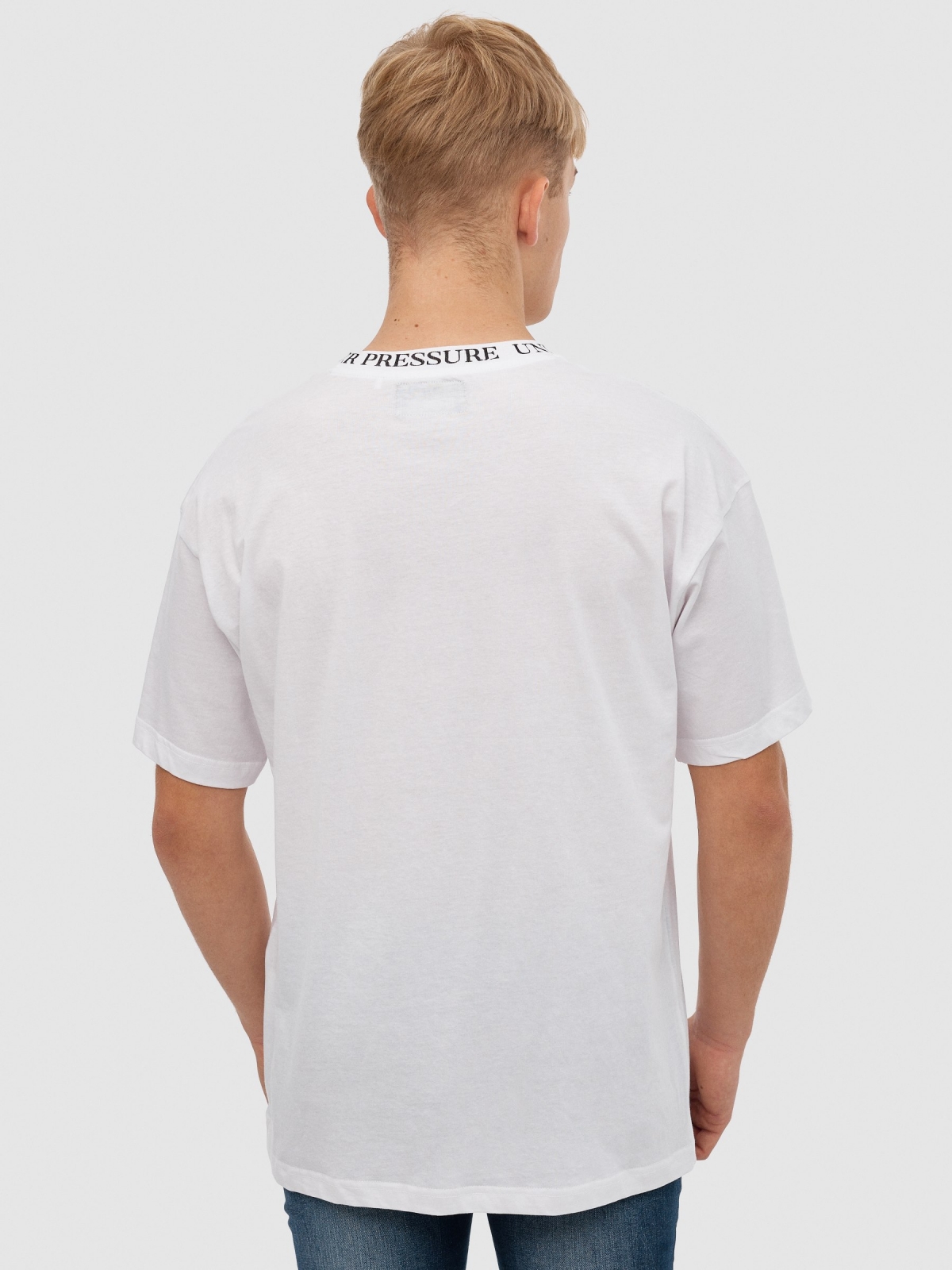 T-shirt "Under pressure" branco vista meia traseira