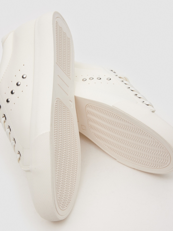 Basic sneakers with studs white detail view