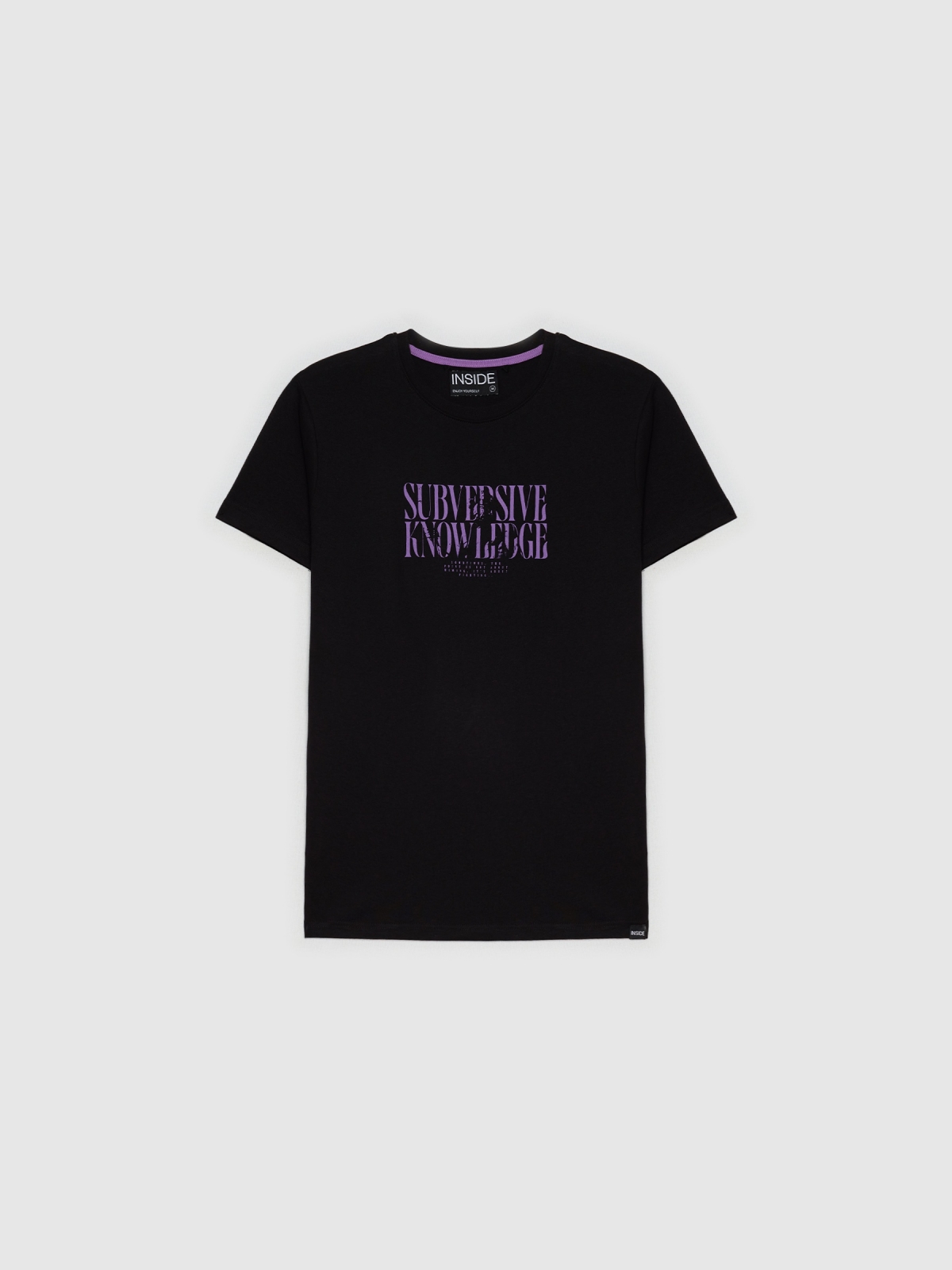  T-shirt com texto minimalista preto