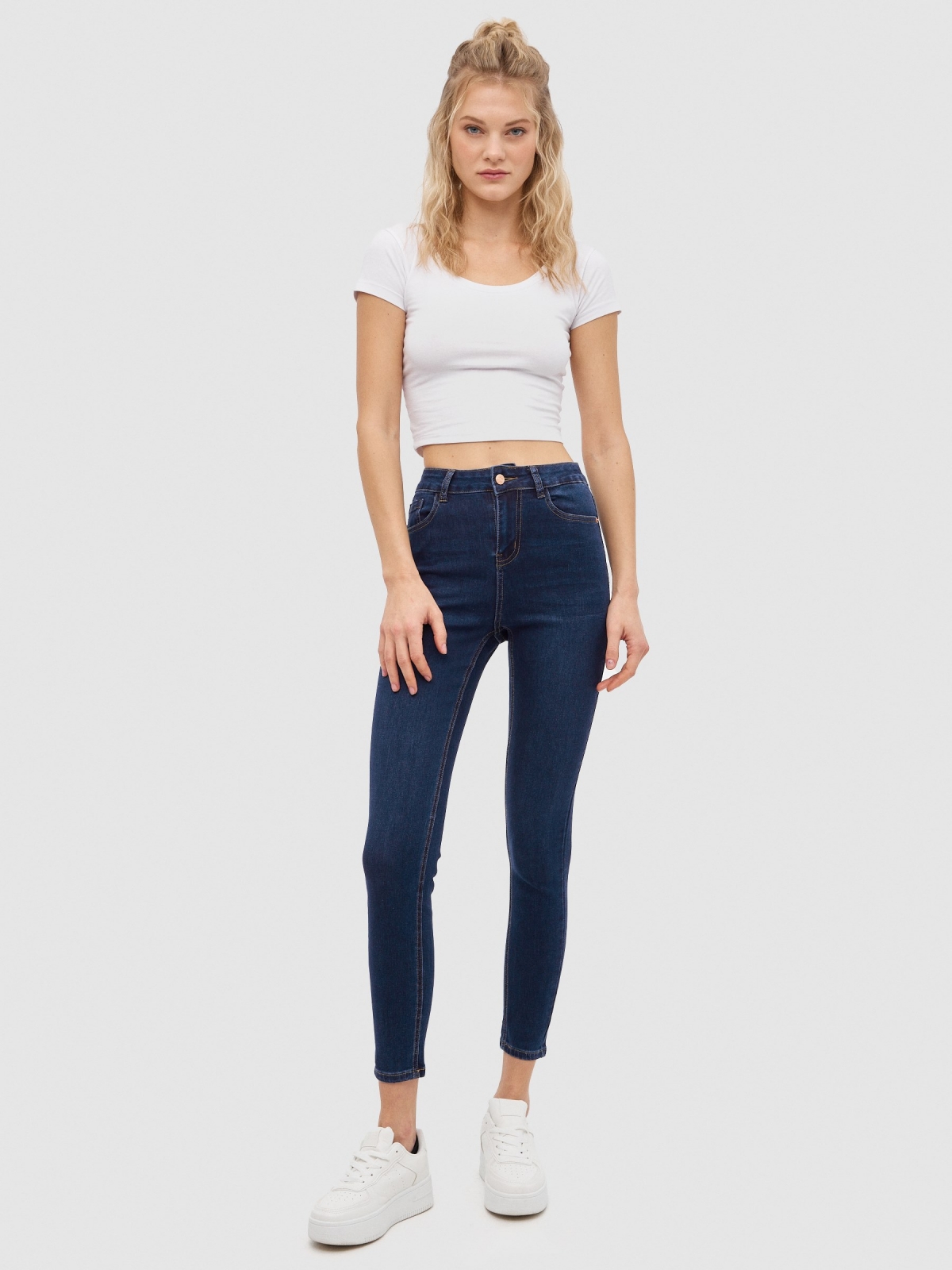 Basic mid-rise jeans dark blue front view