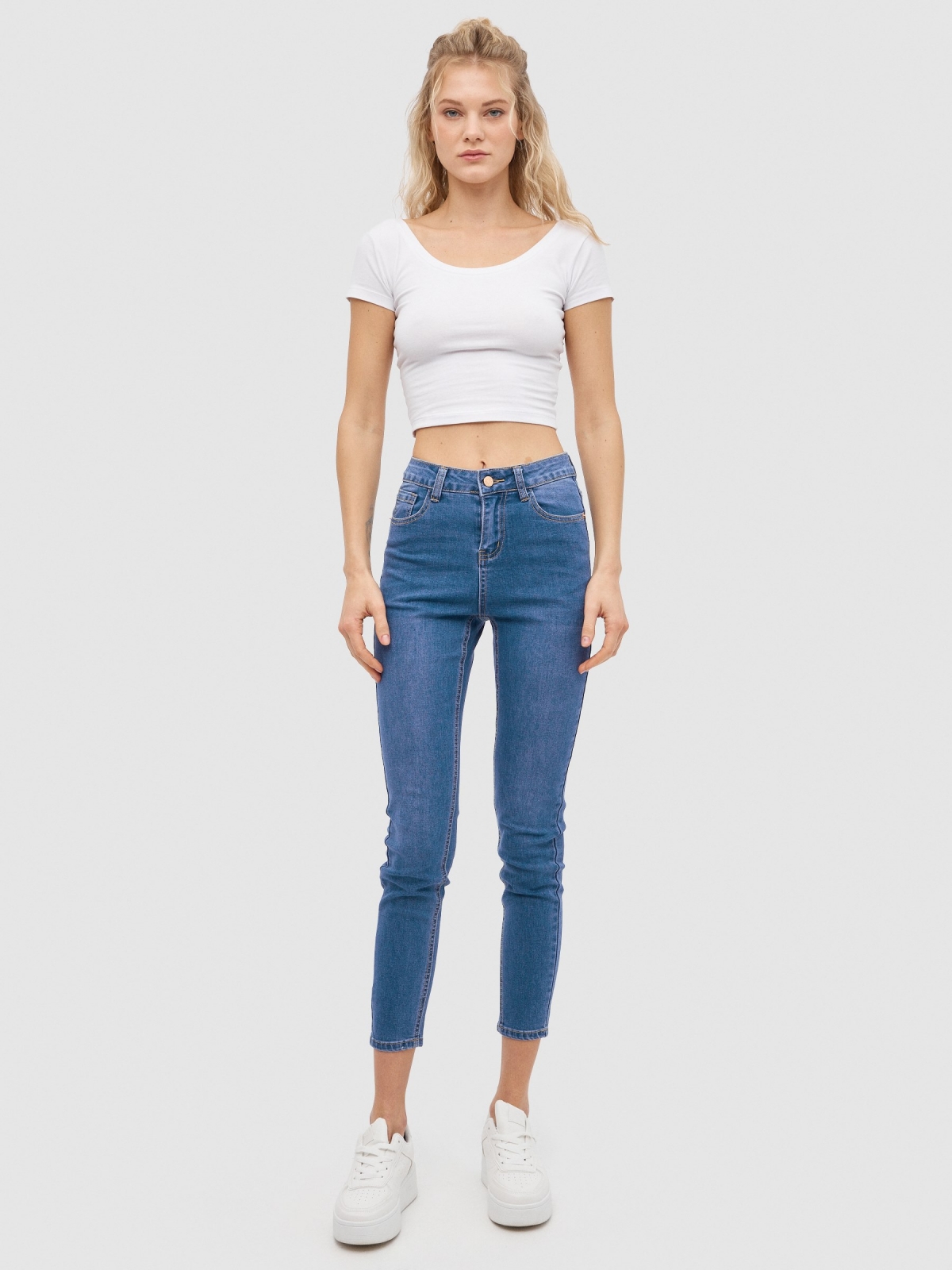 Jeans skinny básicas de cintura média azul vista geral frontal