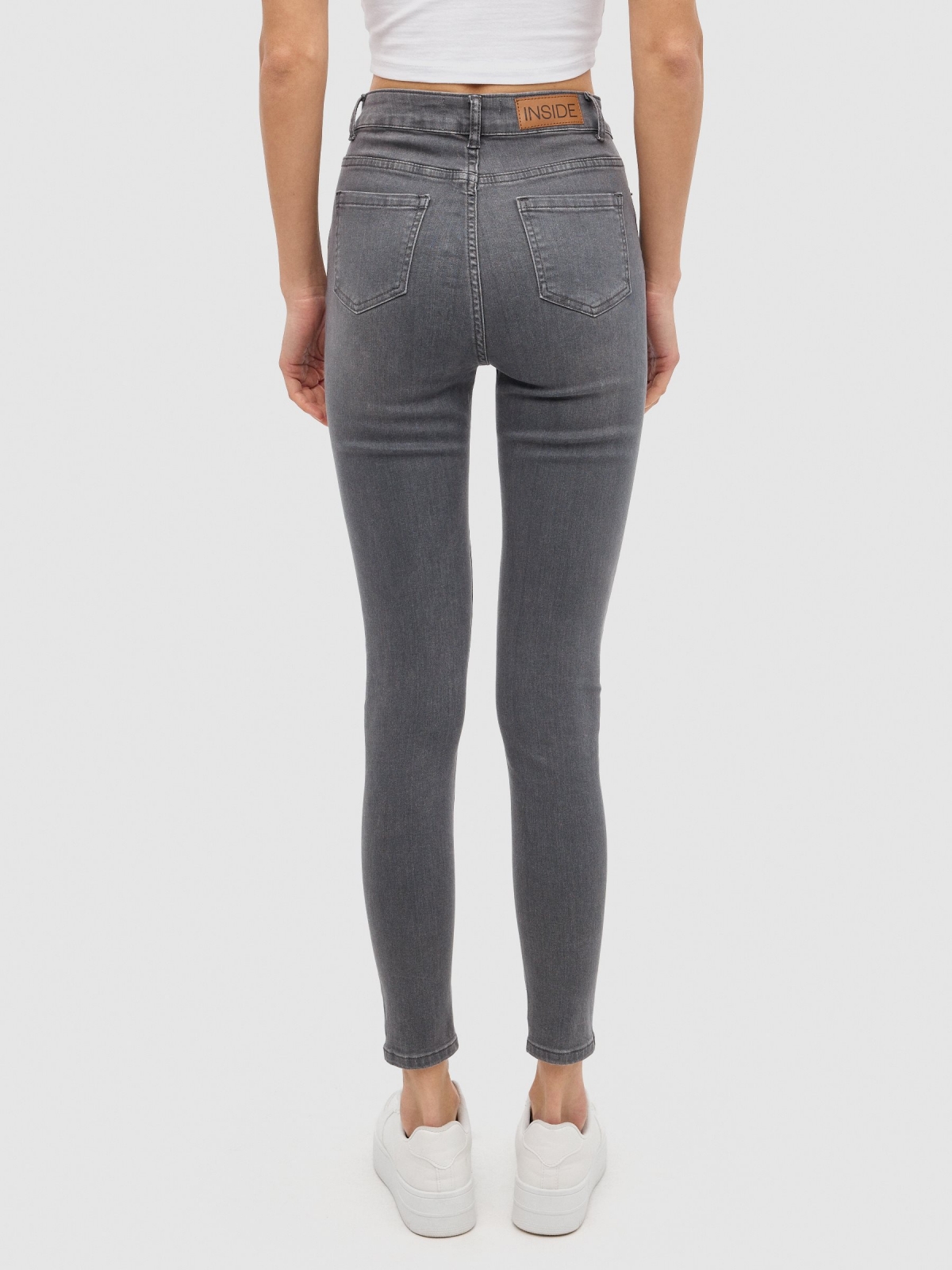 Jeans tiro medio gris desgastados gris claro vista media trasera