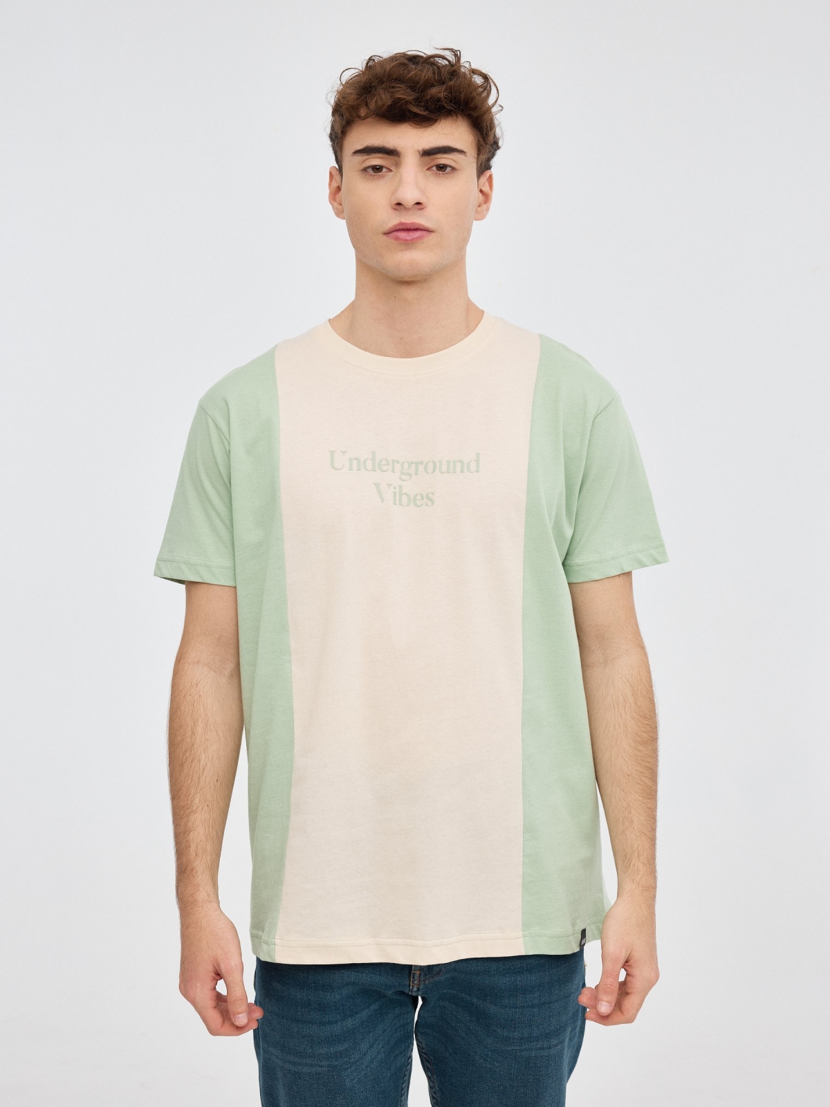 Camiseta color block minimal menta vista media frontal