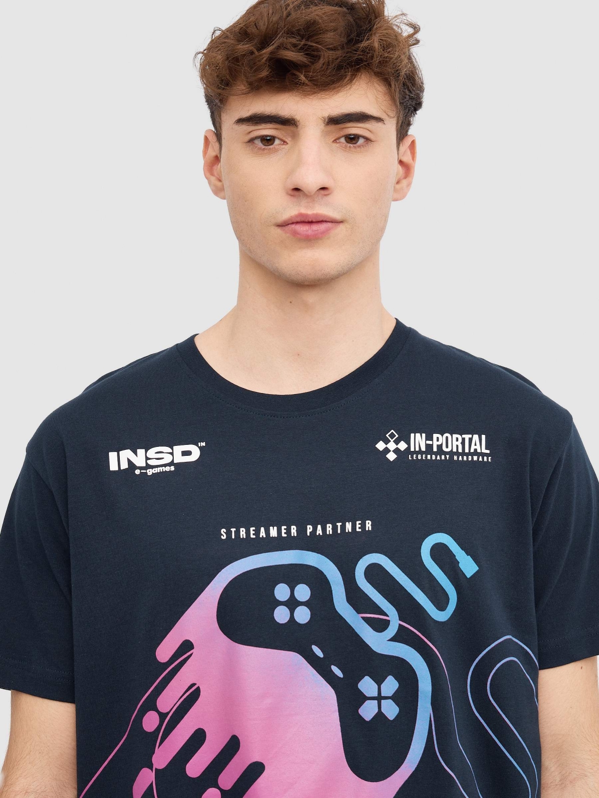 Camiseta Gamer azul marino vista detalle