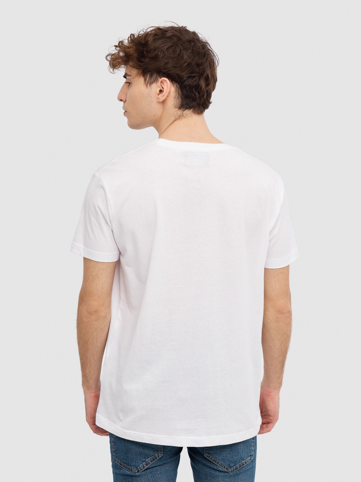 Dimensions T-shirt white middle back view