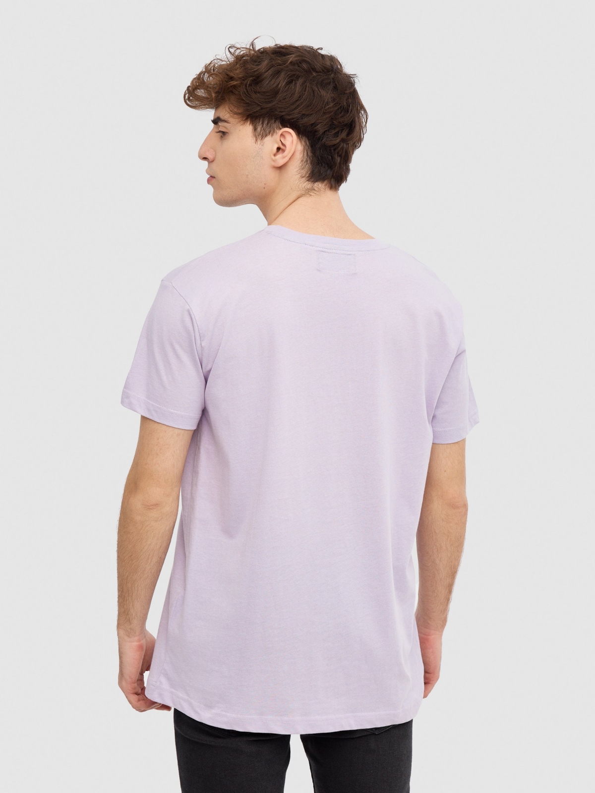 T-shirt com texto minimalista púrpura vista meia traseira