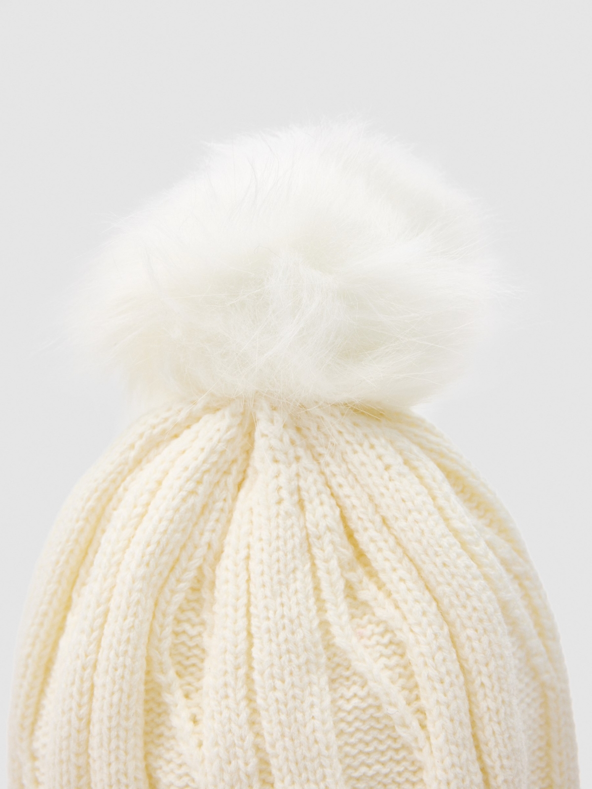 Eggs hat with pompom beige detail view