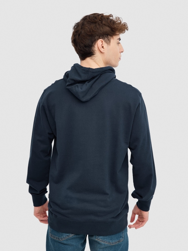 Sweatshirt universitária azul marinho vista meia traseira