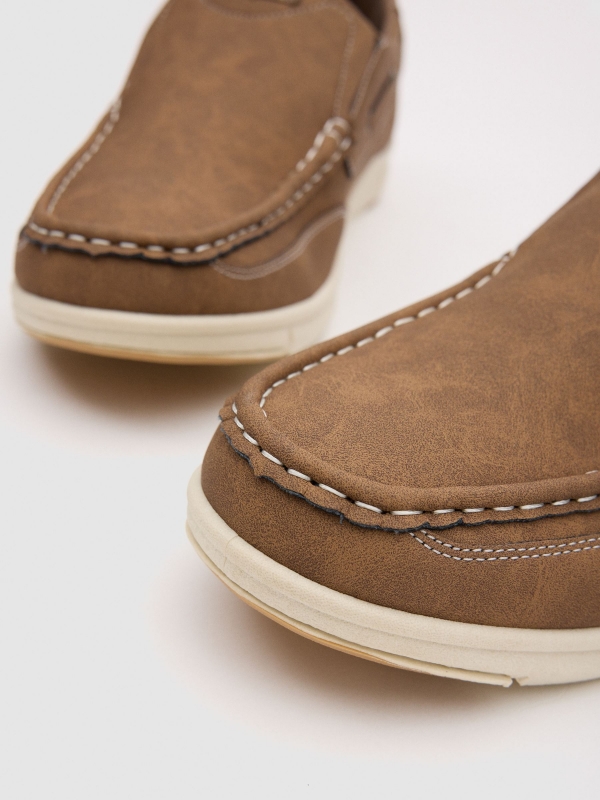 Elastic moccasin shoe dark brown detail view