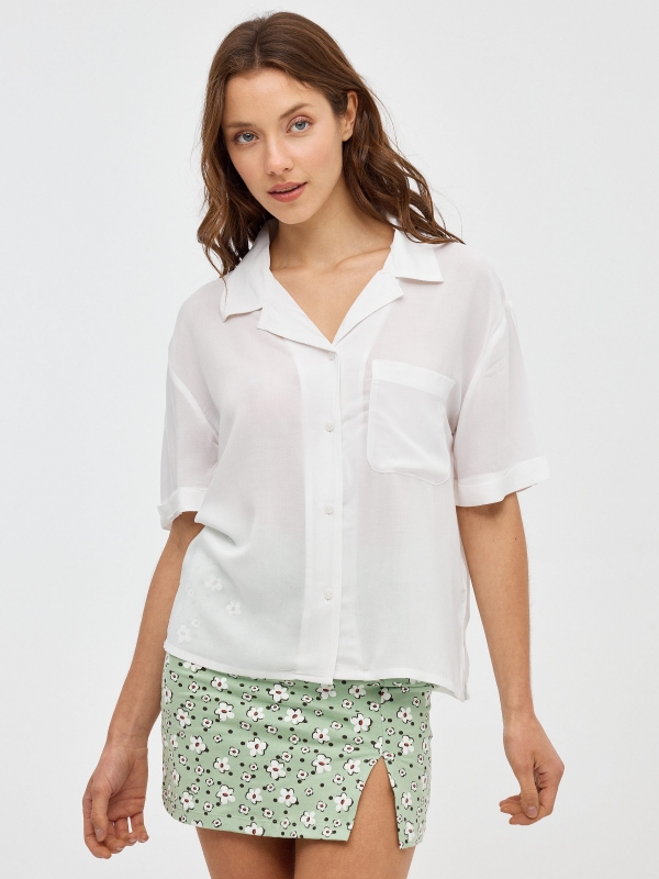 Cropped shirt with pocket white middle front view