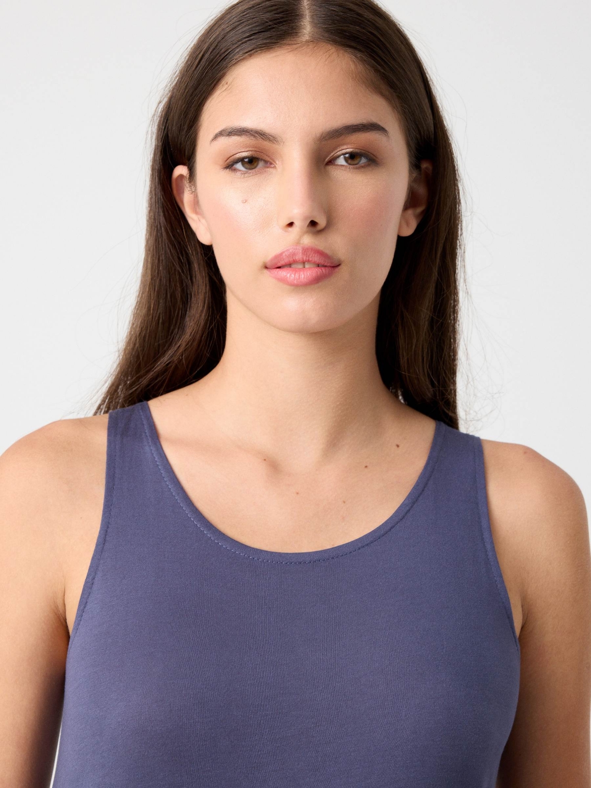 Long t-shirt with side slits blue detail view
