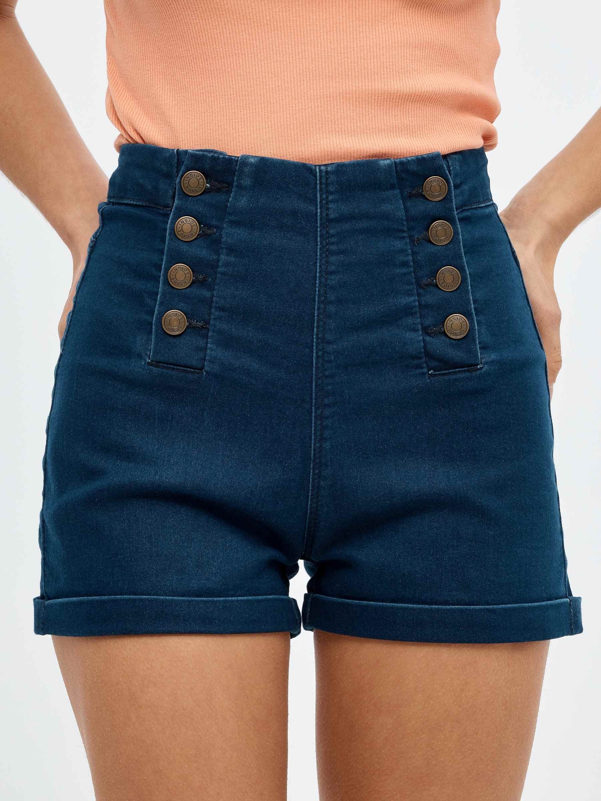 Buttoned high waist denim shorts blue detail view