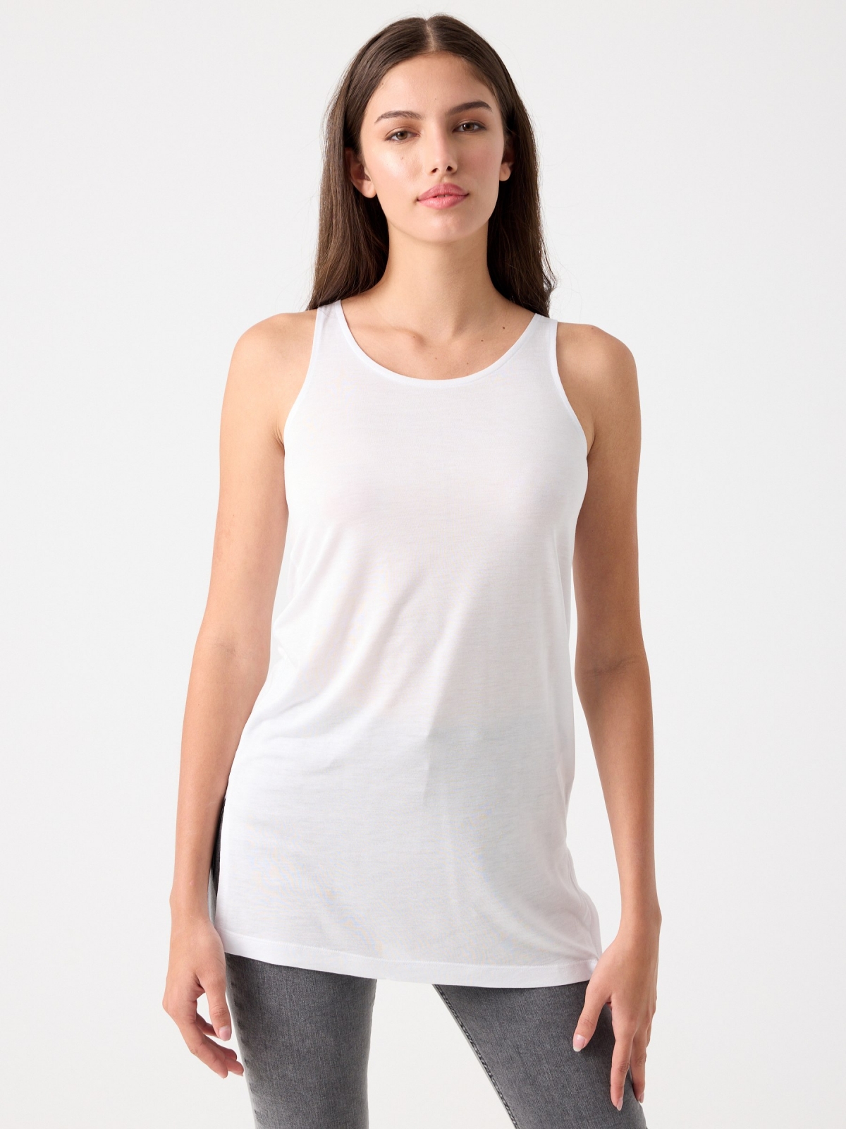 Long t-shirt with side slits white middle front view