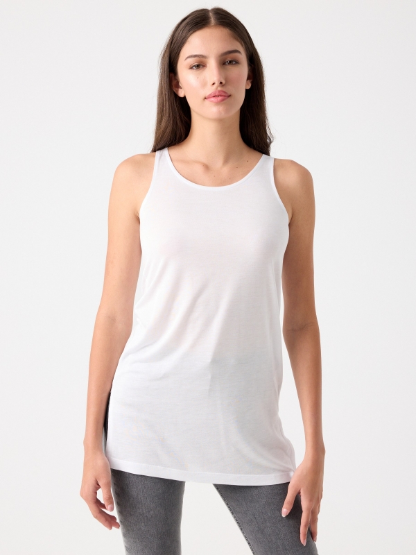 T-shirt longa com fendas laterais branco vista meia frontal