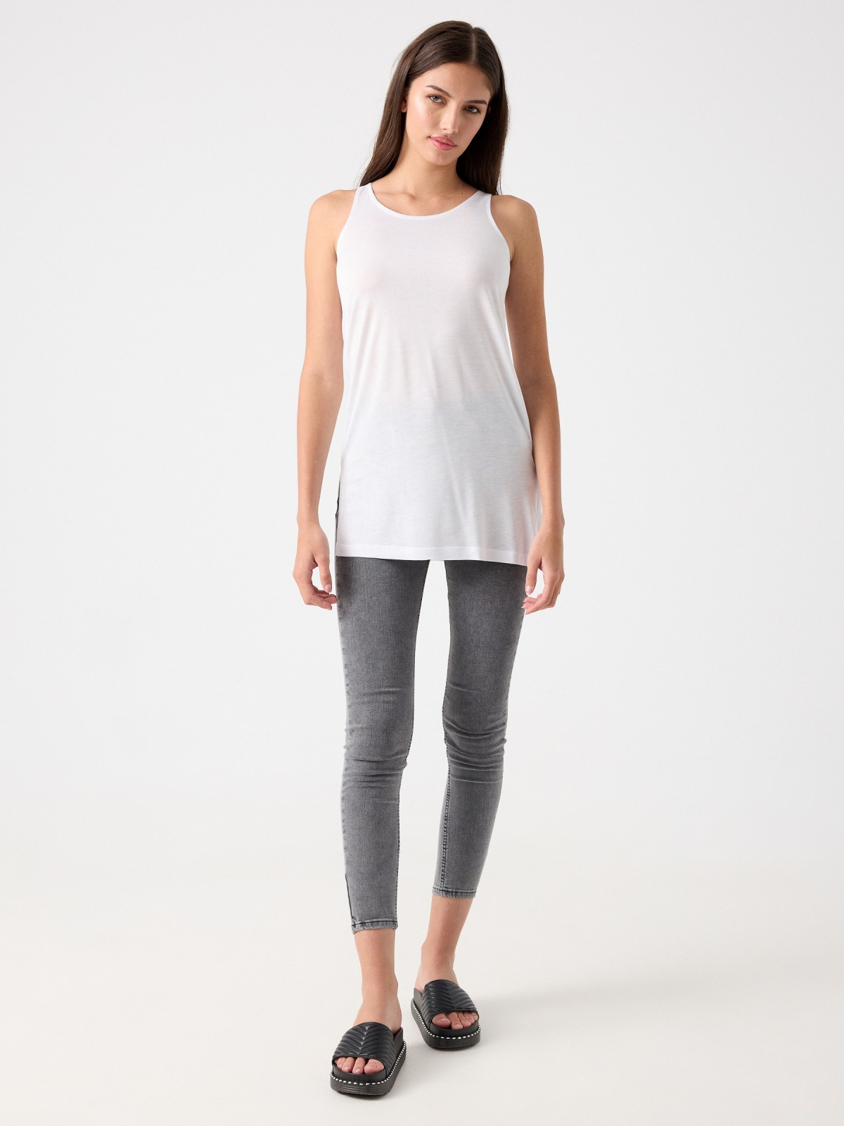 Long t-shirt with side slits white front view