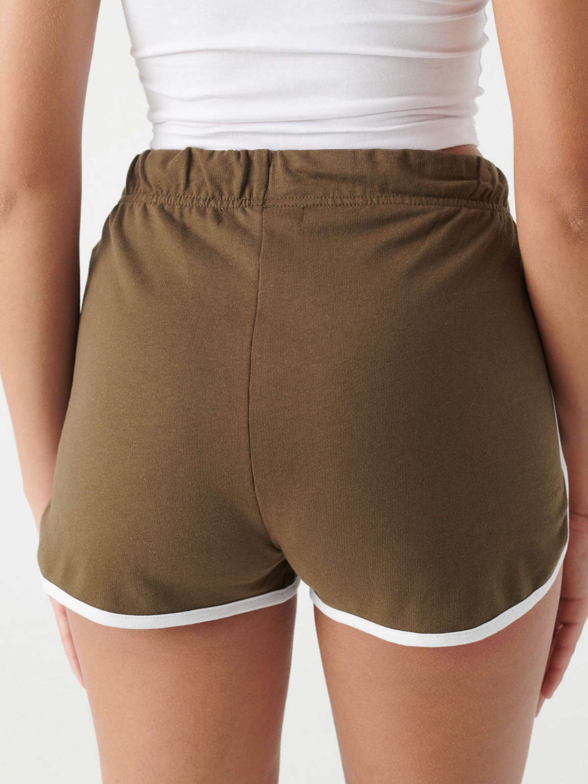 Contrast trim shorts olive green detail view