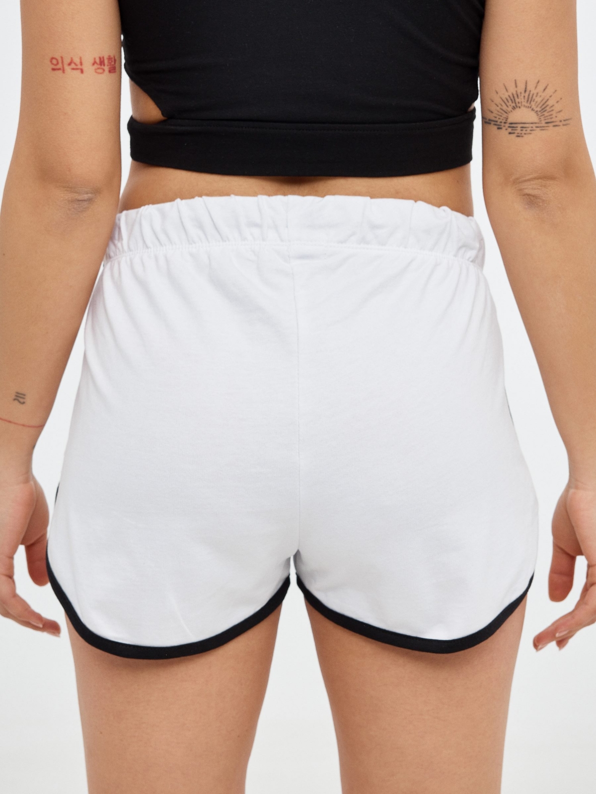 Contrast trim shorts white detail view