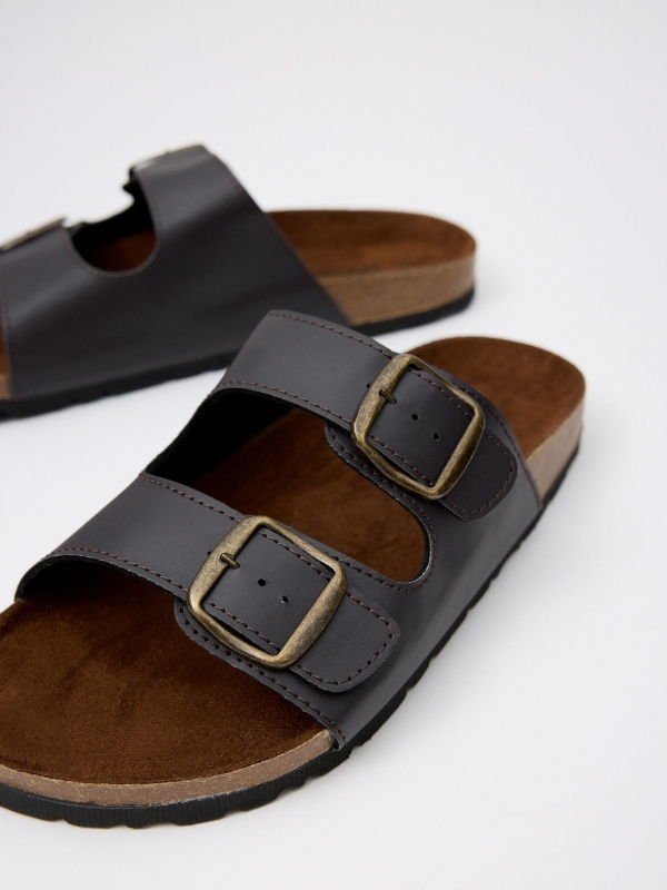 Open sandal with buckles brown detail view