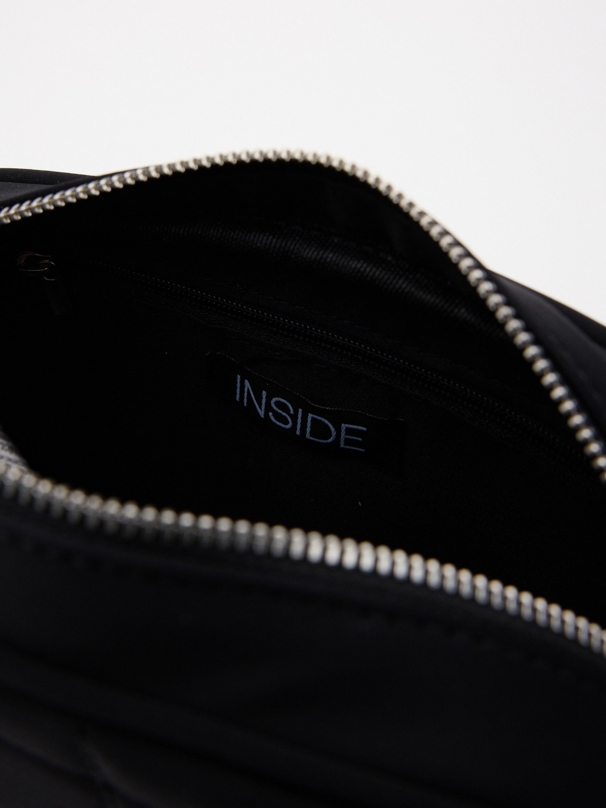 Basic shoulder bag black detail view